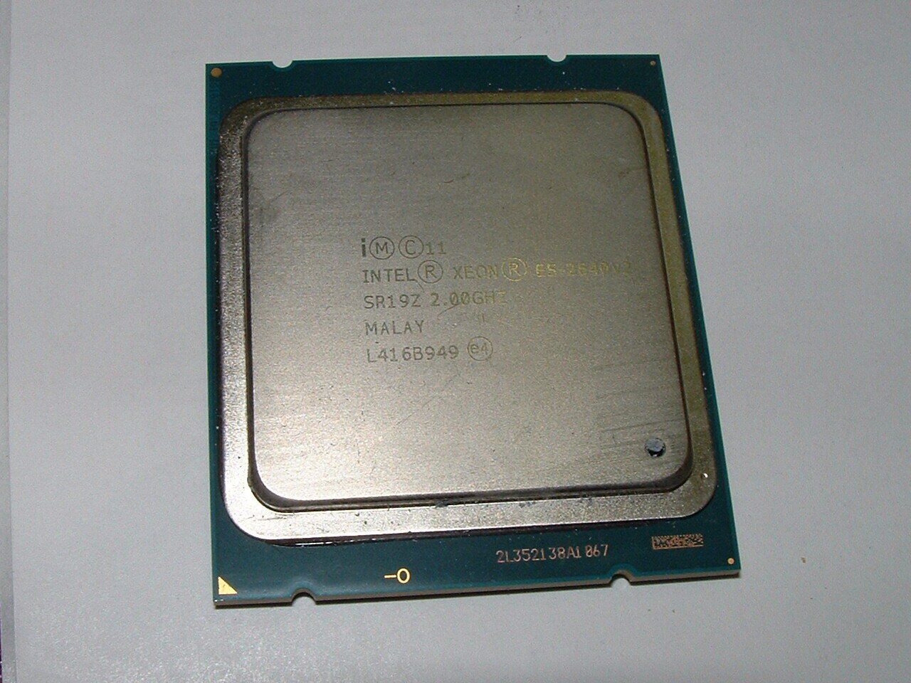 Процессоры xeon lga 2011. Intel Xeon e5 2650 v2. Процессор Intel Xeon e5-2640 2.5. Процессор Xeon e5 2650 v2. E5 2640 v2.