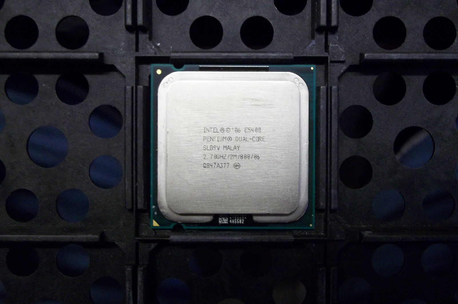 Intel Pentium Dual Core e5400. Pentium r Dual Core CPU e5400 2.7GHZ. Процессор Intel Pentium g5400 (3,7 GHZ,s1151, 2c/4t, 4mb l3, hd610, 58w) OEM. Intel m c 06 e5400. Intel pentium сравнение